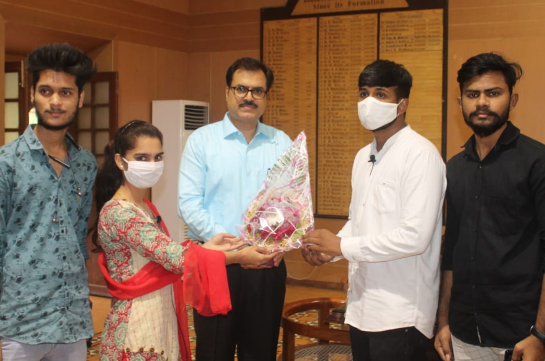 yrb members felicitating mr.mandhare sir